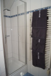 Bad 2 mit 2 Duschen, Handtuchwärmer und separaten WC. Bad 2 mit 2 Duschen, Handtuchwärmer und separaten WC.