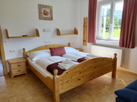 Schlafzimmer 3 mit Doppelbett, Sofa, LCD Sat TV  und mit direkten Zugang zur großzügigen Terrasse