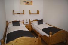 Schlafzimmer 3 mit 2 Einzelbetten und LCD-Sat TV Schlafzimmer 3 mit 2 Einzelbetten und LCD-Sat TV